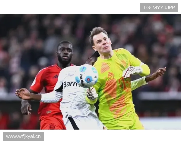 诺伊尔作为后场第一出球点的脚下技术解析 诺伊尔作为后场第一出球点的脚下技术解析